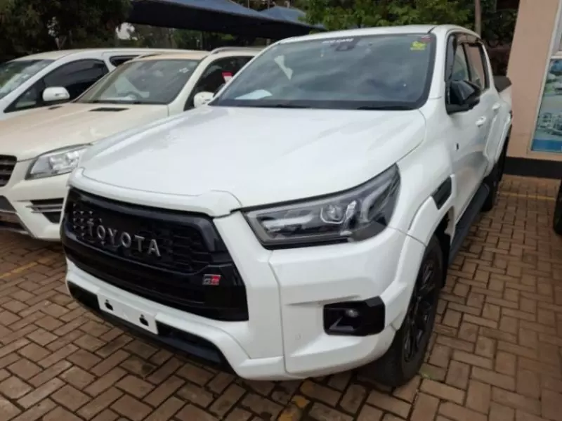 TOYOTA Hilux    - 2022
