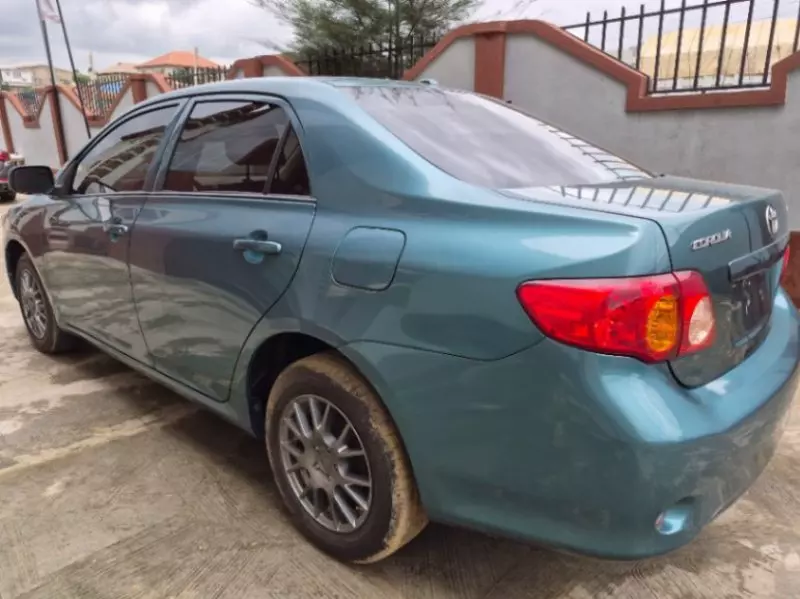 TOYOTA Corolla   - 2010
