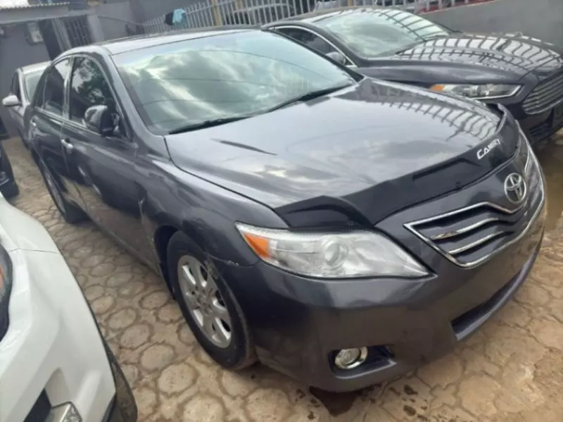 Toyota Camry   - 2011
