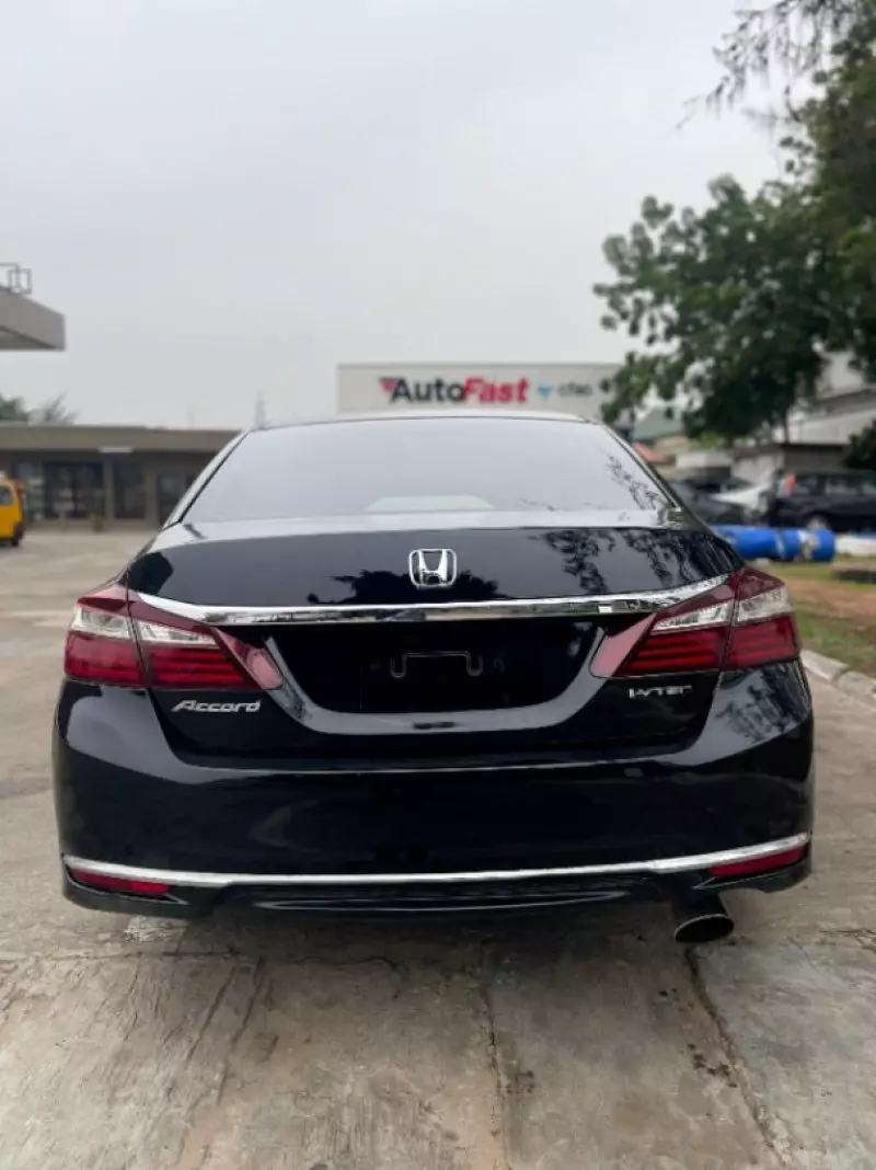 Honda Accord   - 2017