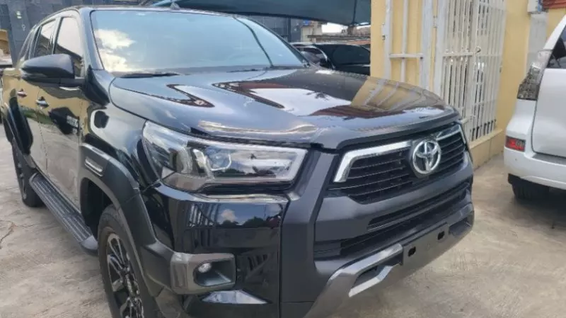 Toyota Hilux   - 2021