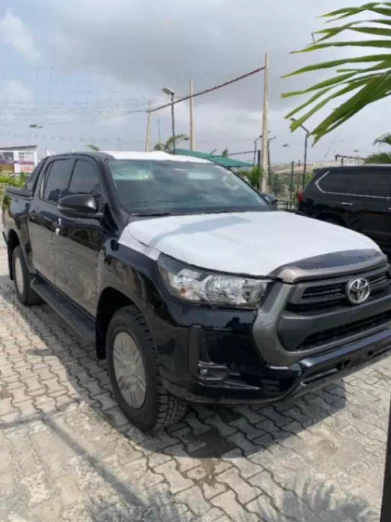 Toyota Hilux   - 2025