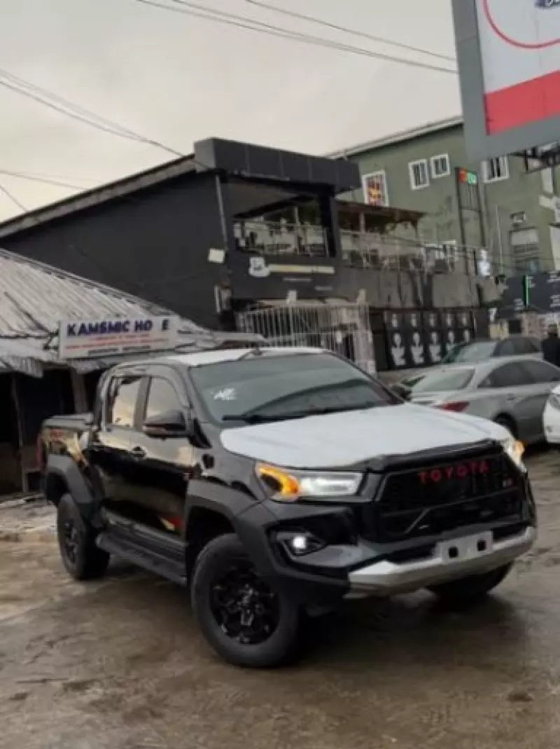 TOYOTA Hilux - 2020