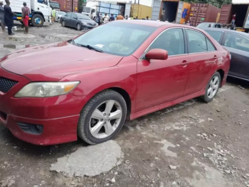 TOYOTA Camry   - 2010