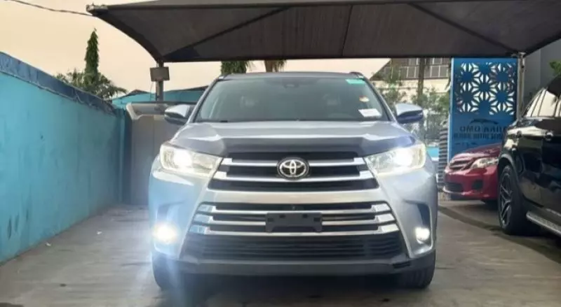 Toyota Highlander   - 2019