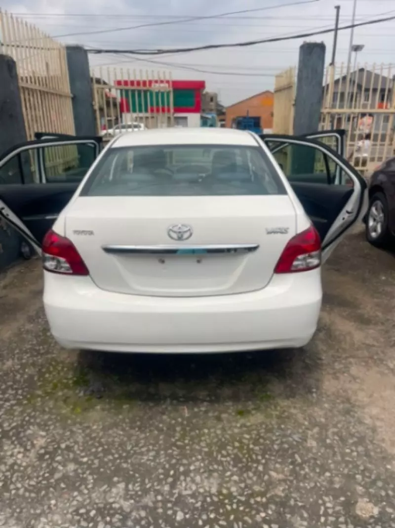 TOYOTA Yaris - 2010