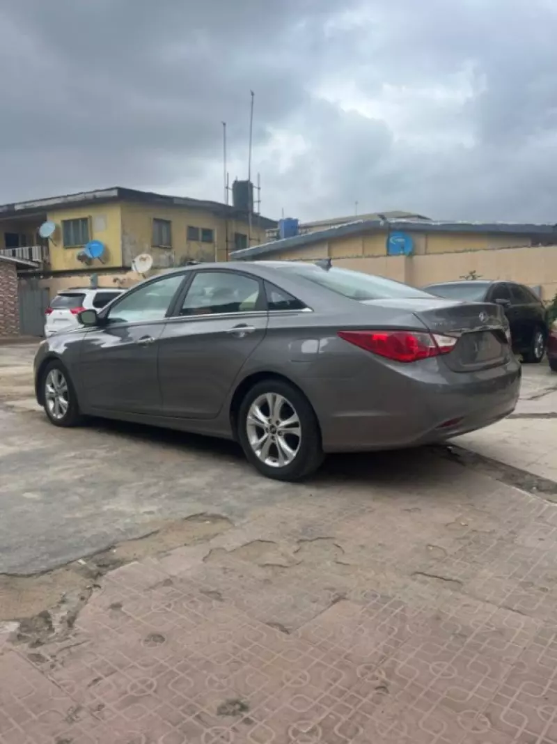Hyundai Sonata   - 2013