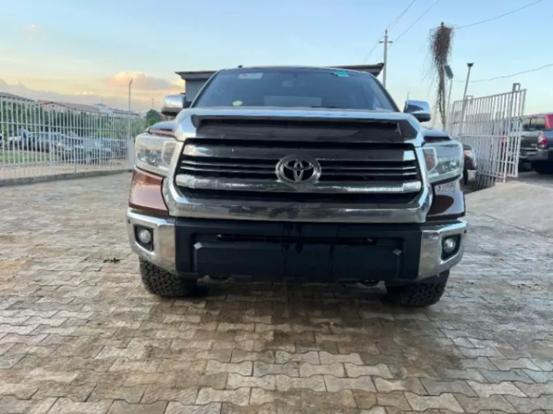Toyota Tundra   - 2017