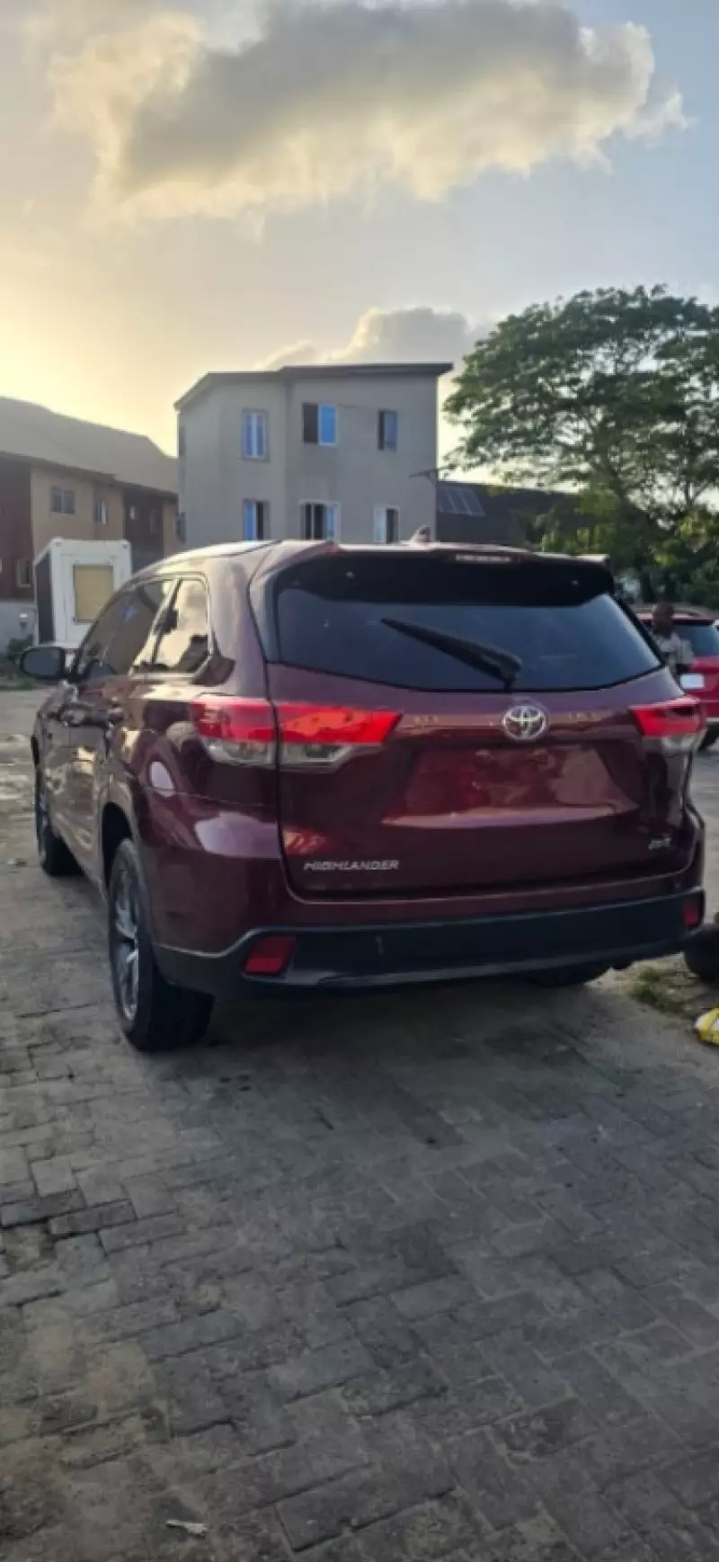 Toyota Highlander   - 2016