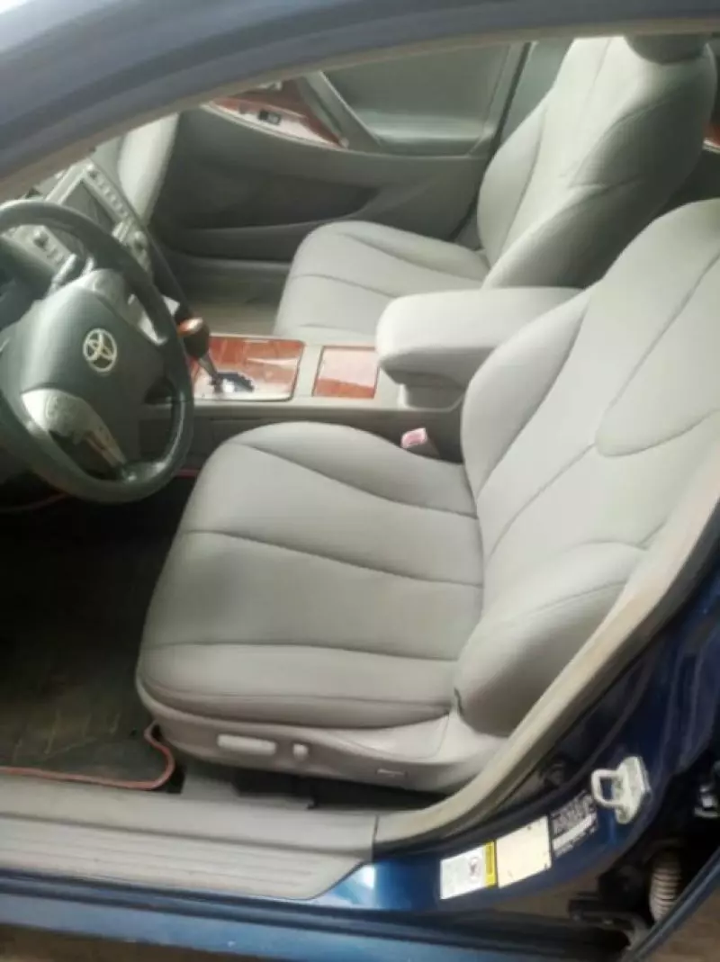 TOYOTA Camry - 2010