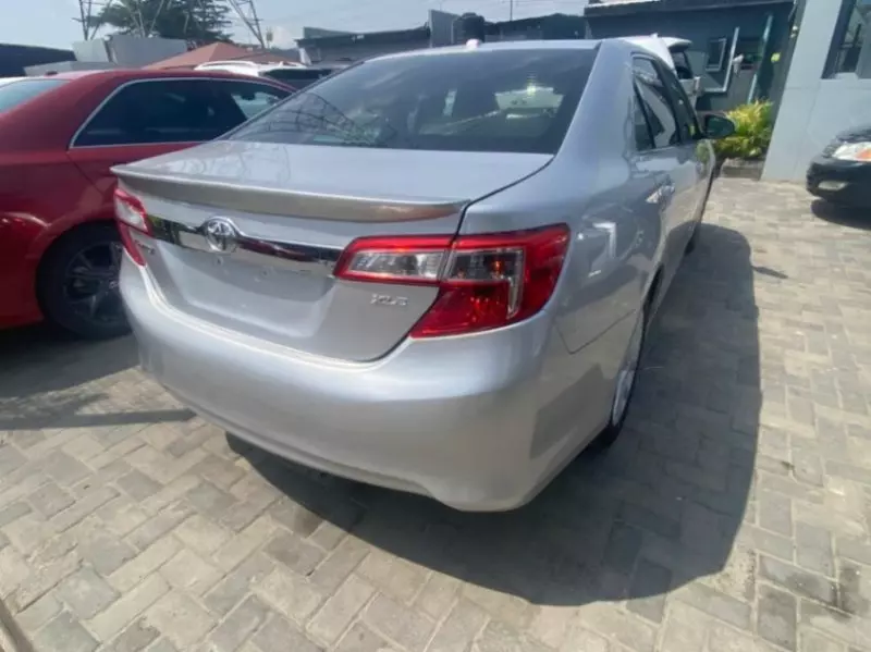 Toyota Camry   - 2012