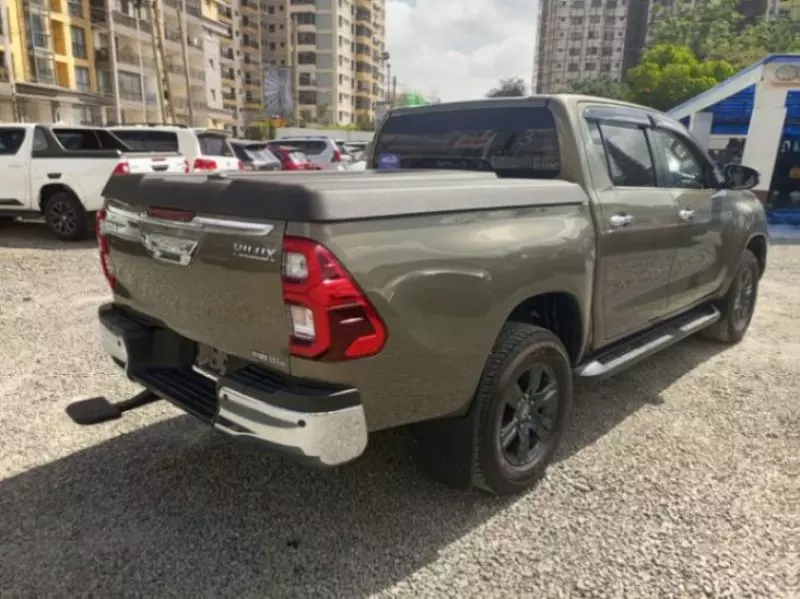 Toyota Hilux   - 2022