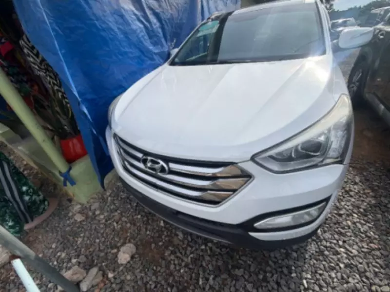Hyundai Santa Fe   - 2015
