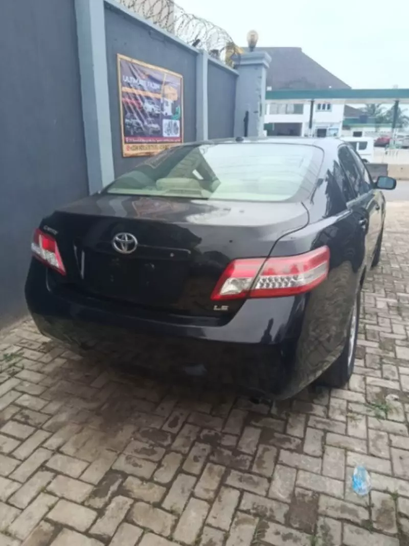 TOYOTA Camry   - 2010