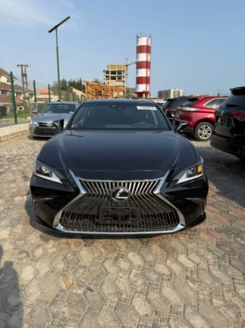 Lexus ES 350   - 2019