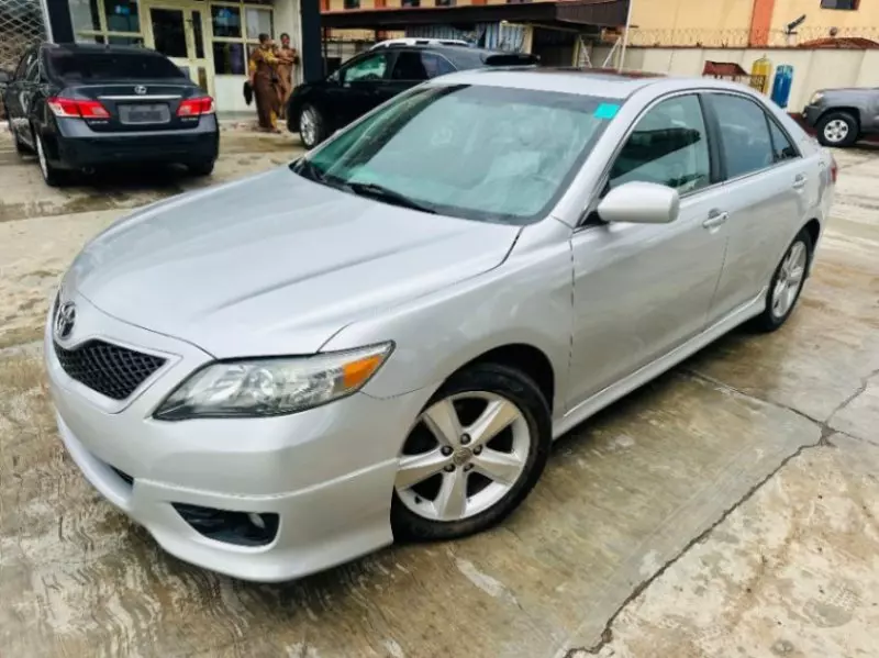 Toyota Camry   - 2011