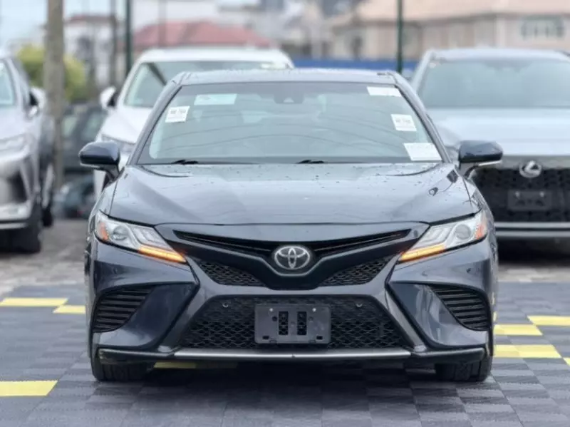 Toyota Camry   - 2018