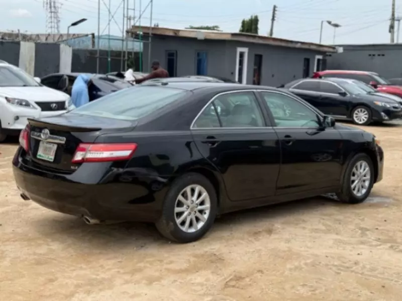 TOYOTA Camry   - 2010