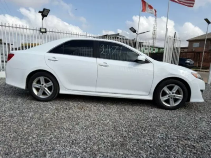 Toyota Camry   - 2013