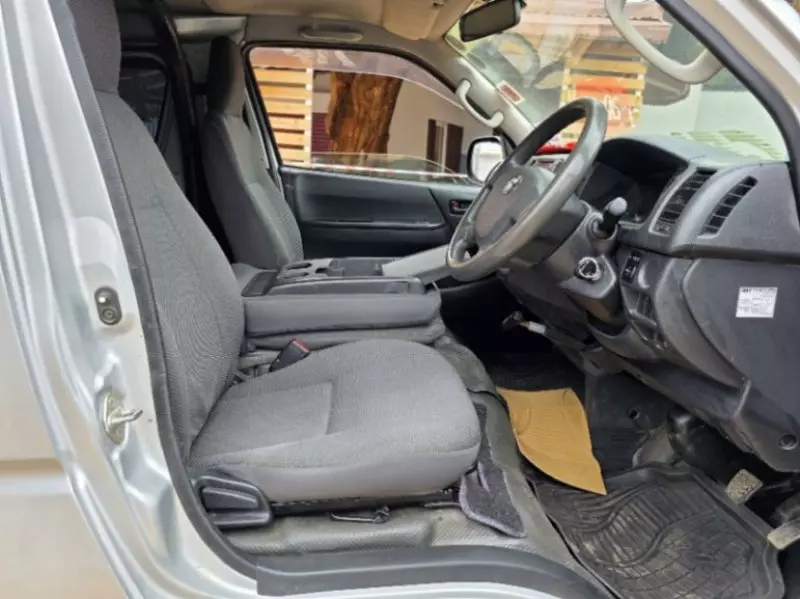 Toyota Hiace   - 2016
