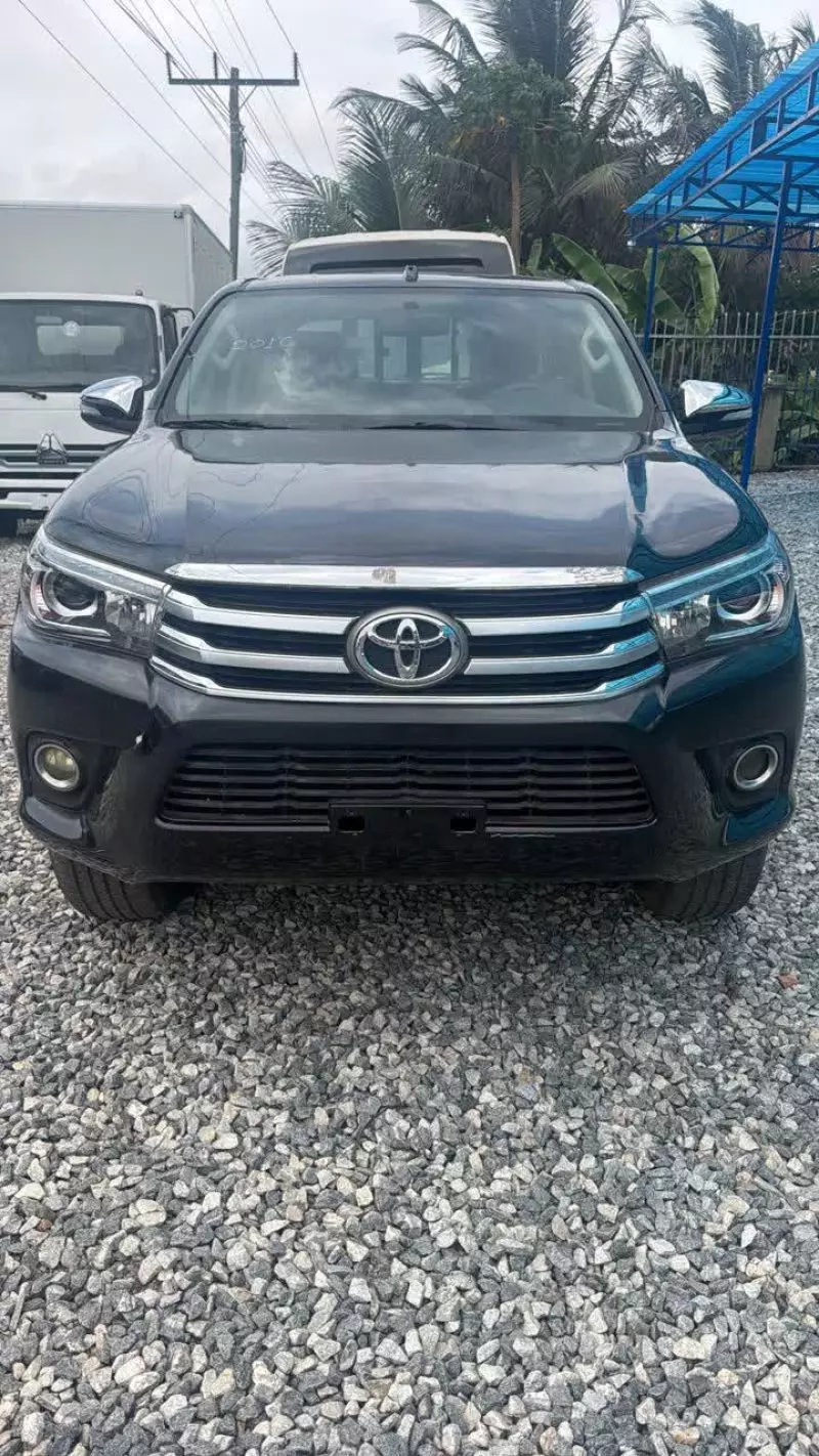 TOYOTA Hilux   - 2016