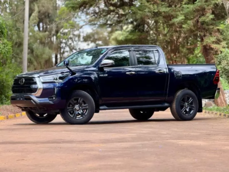 Toyota Hilux   - 2021