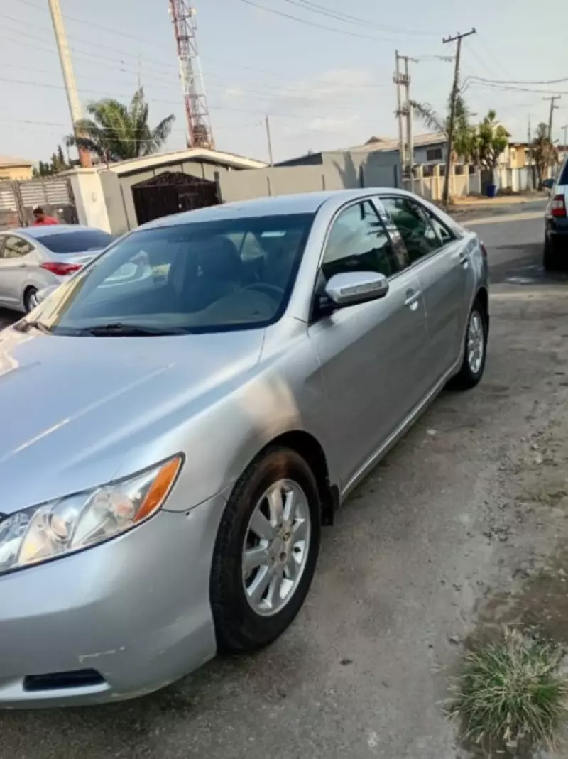 Toyota Camry   - 2009