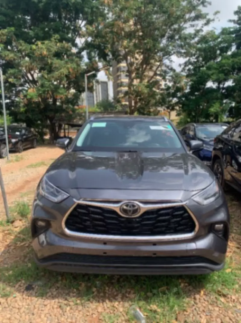 Toyota Highlander   - 2021