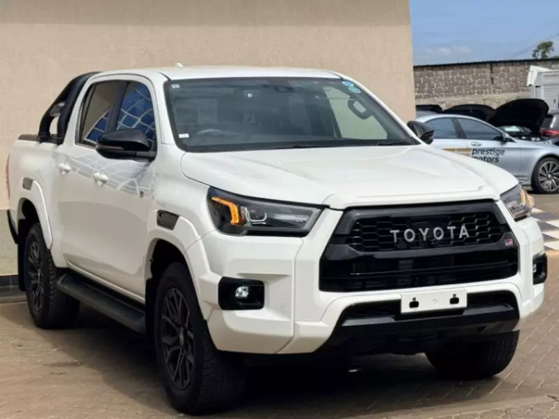 Toyota Hilux   - 2022
