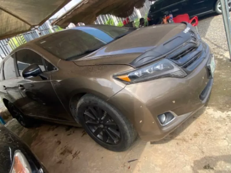 TOYOTA Venza   - 2011