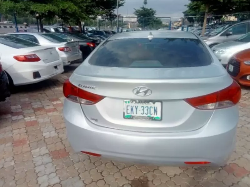 Hyundai Elantra - 2013