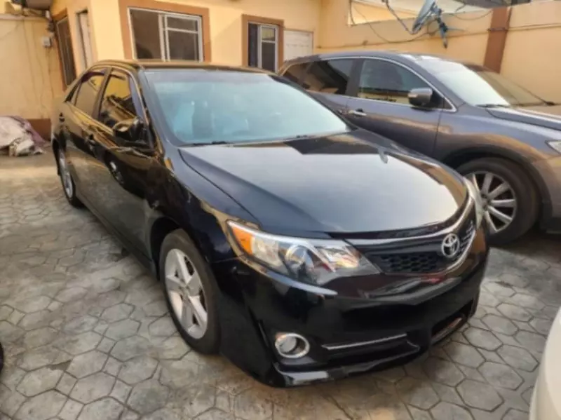 Toyota Camry   - 2014