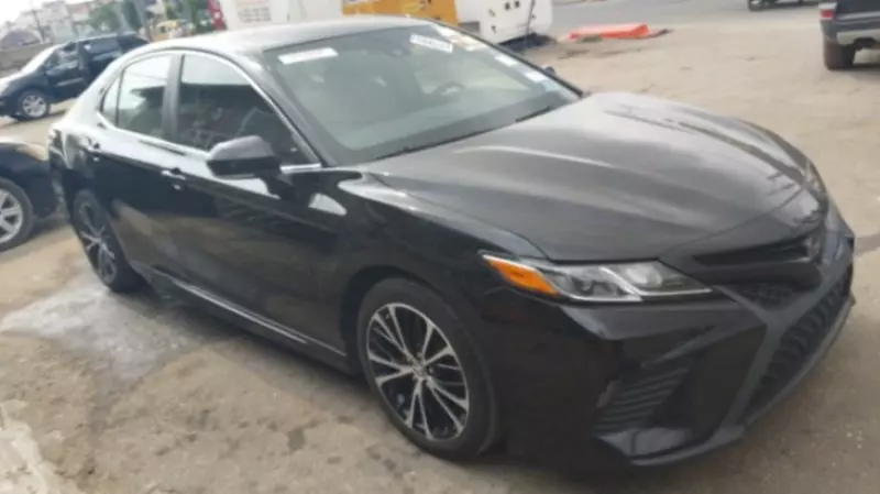 Toyota Camry   - 2018