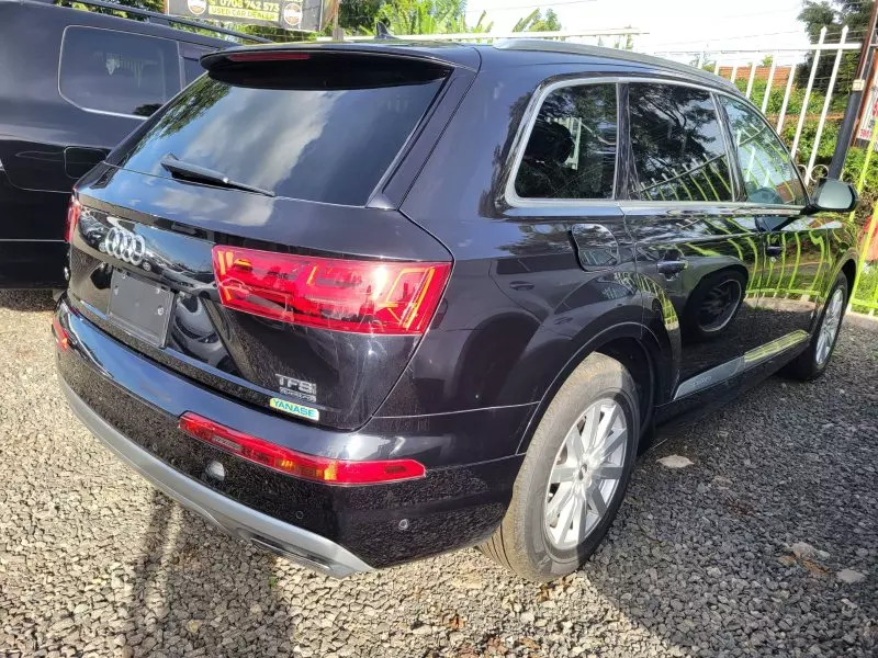 Audi Q7   - 2017