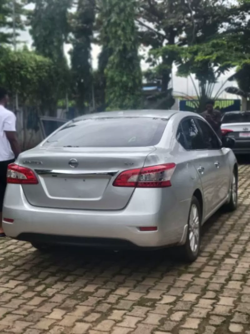 Nissan Sentra - 2015