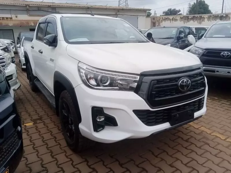 Toyota Hilux   - 2017