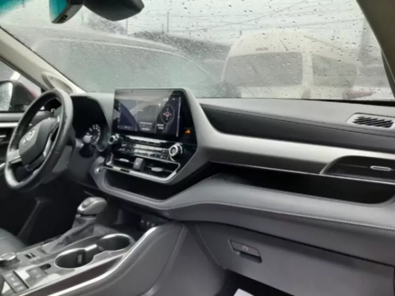 Toyota Highlander   - 2021