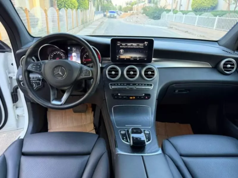 Mercedes-Benz GLC 300   - 2019