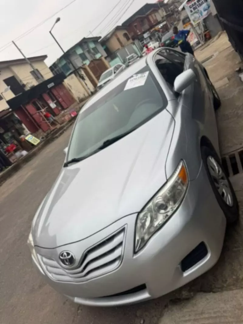 TOYOTA Camry   - 2011