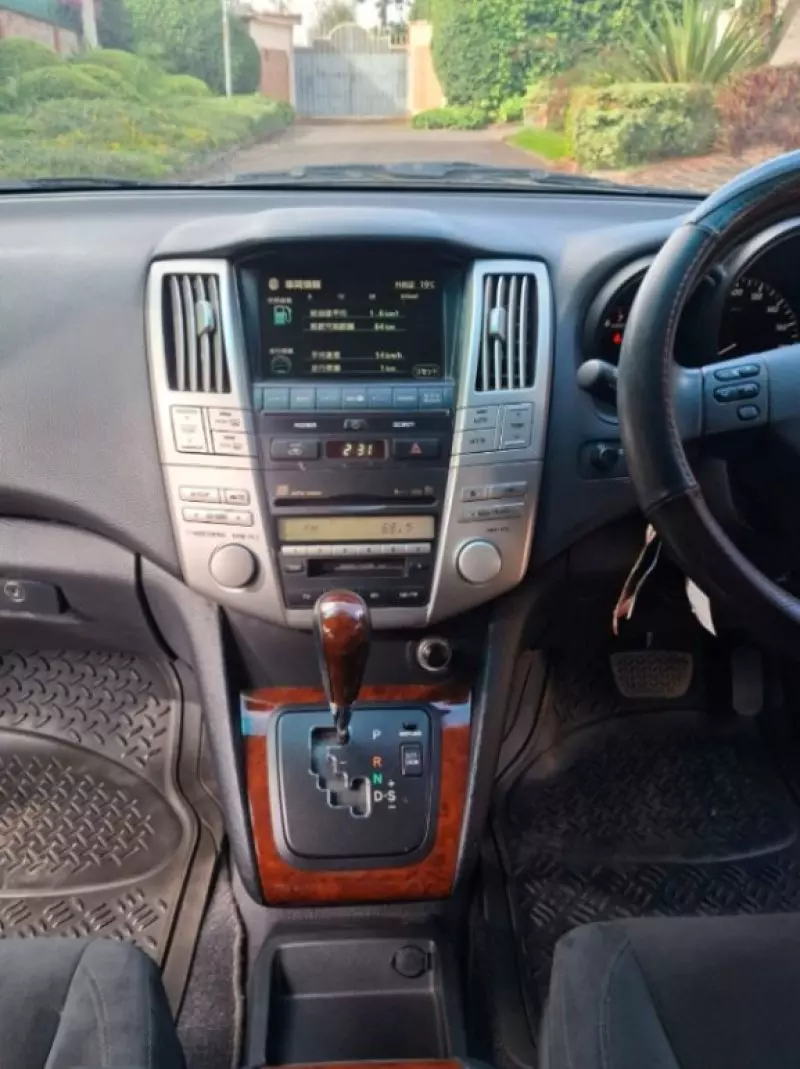 Toyota Harrier   - 2012