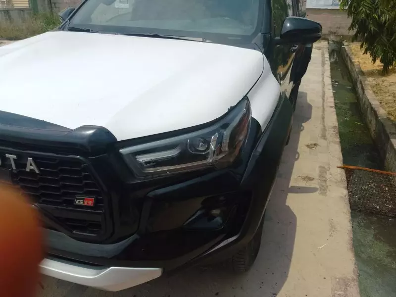 Toyota Hilux    - 2023