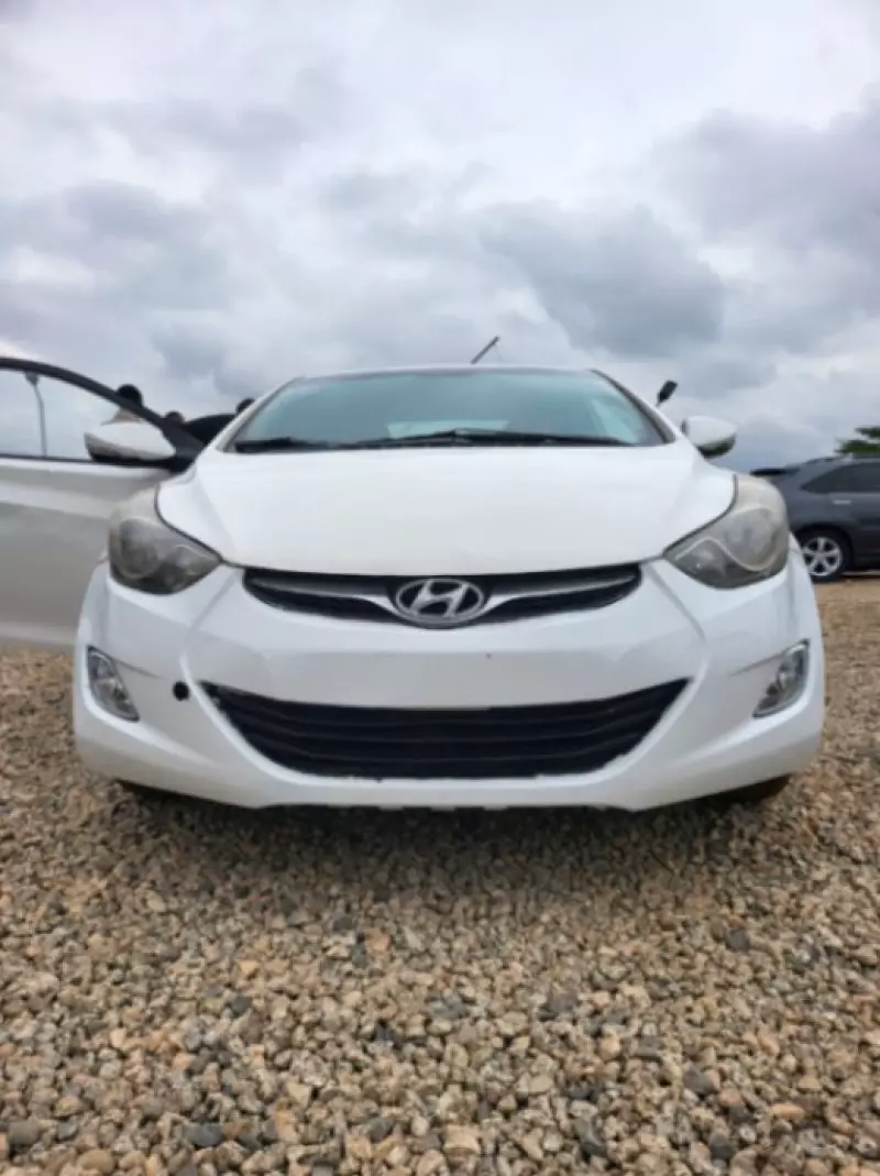Hyundai Elantra   - 2013