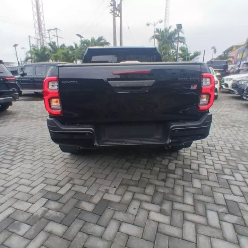 TOYOTA Hilux - 2026