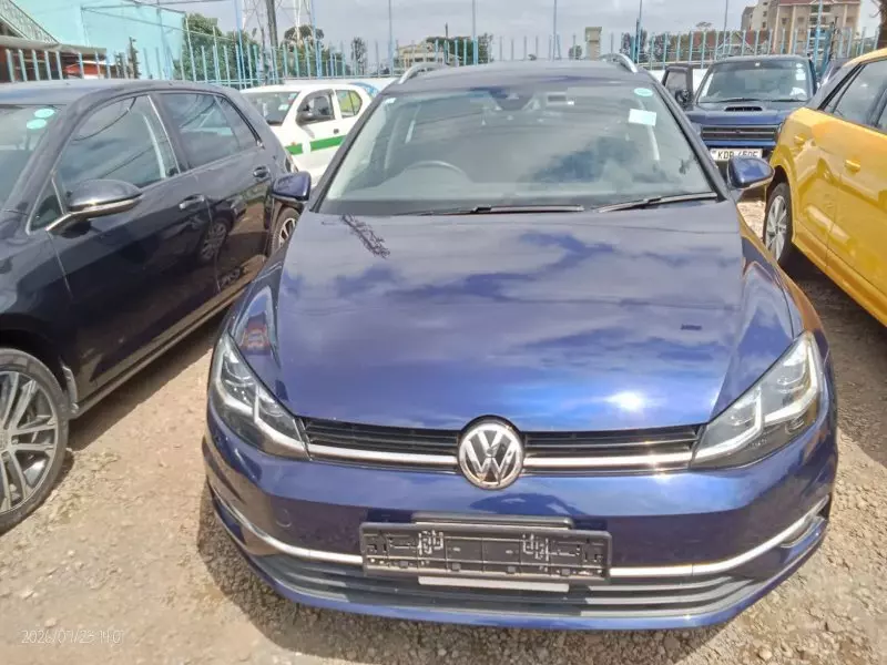 Volkswagen Golf   - 2015