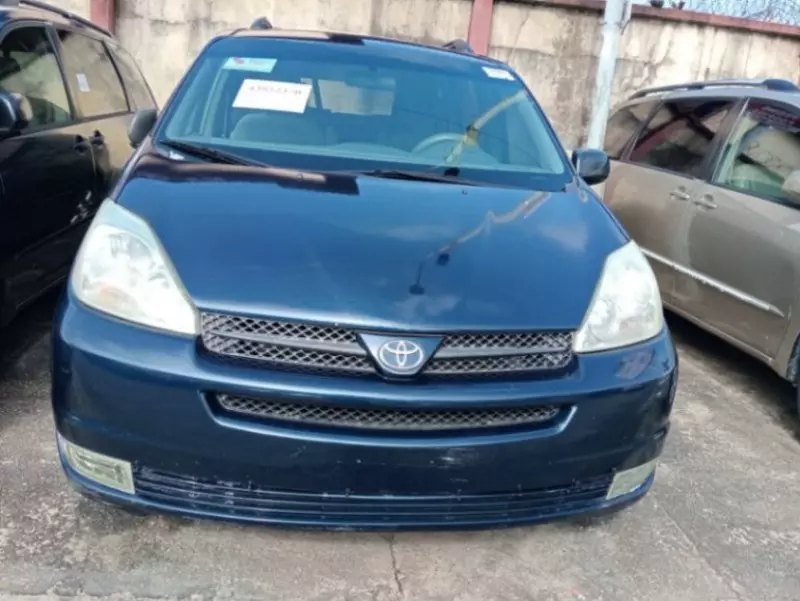 TOYOTA Sienna - 2005