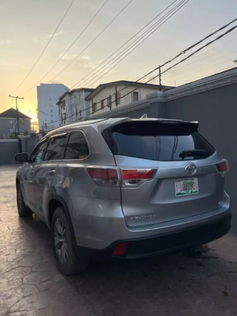 Toyota Highlander   - 2015