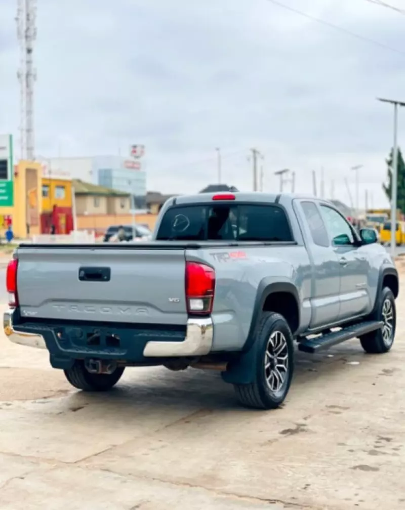 TOYOTA Tacoma   - 2019