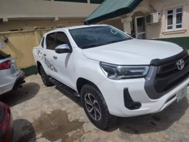 TOYOTA Hilux   - 2019