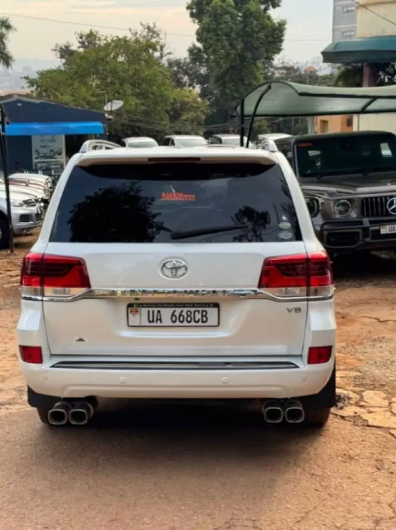 Toyota Landcruiser  V8   - 2012