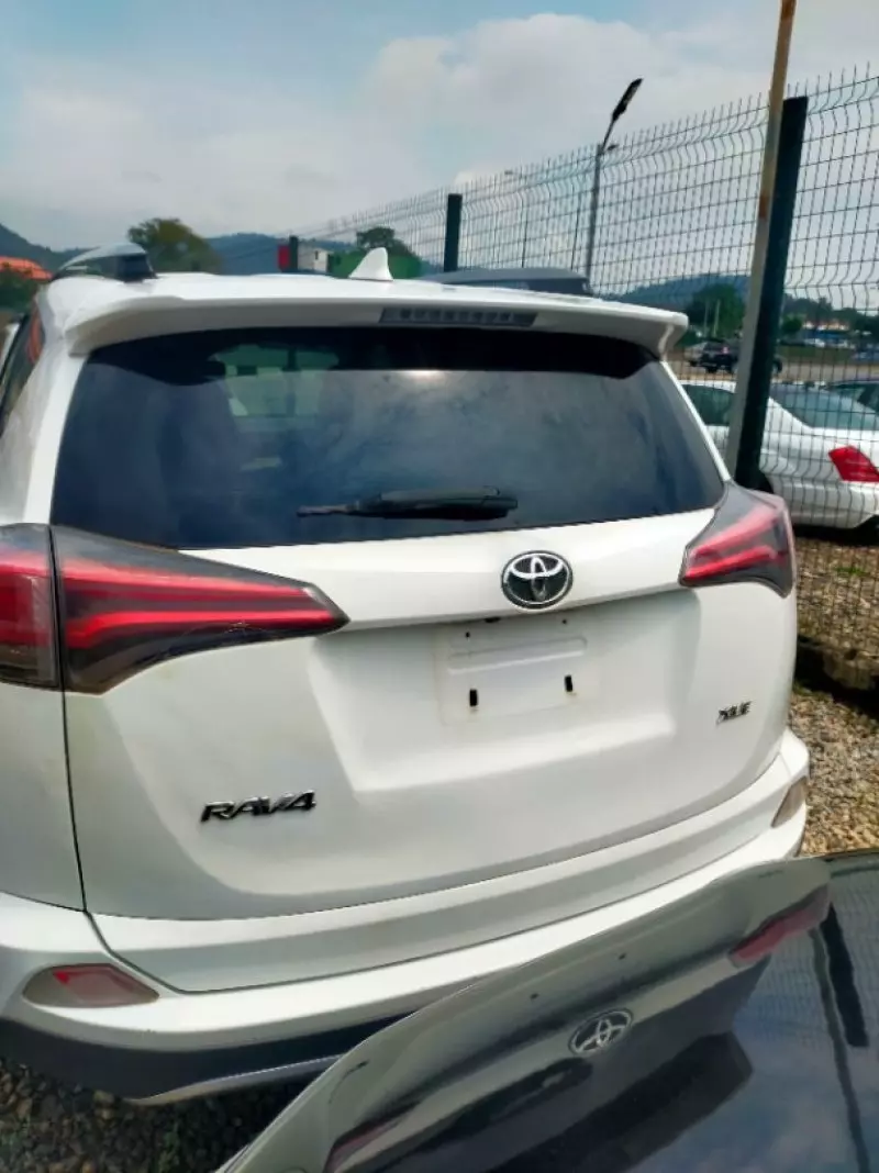 Toyota RAV 4   - 2017